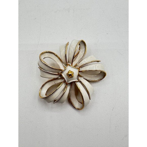 Vintage Lisner White Enamel Bow White Gold Tone Christmas Jewelry - Picture 2 of 5